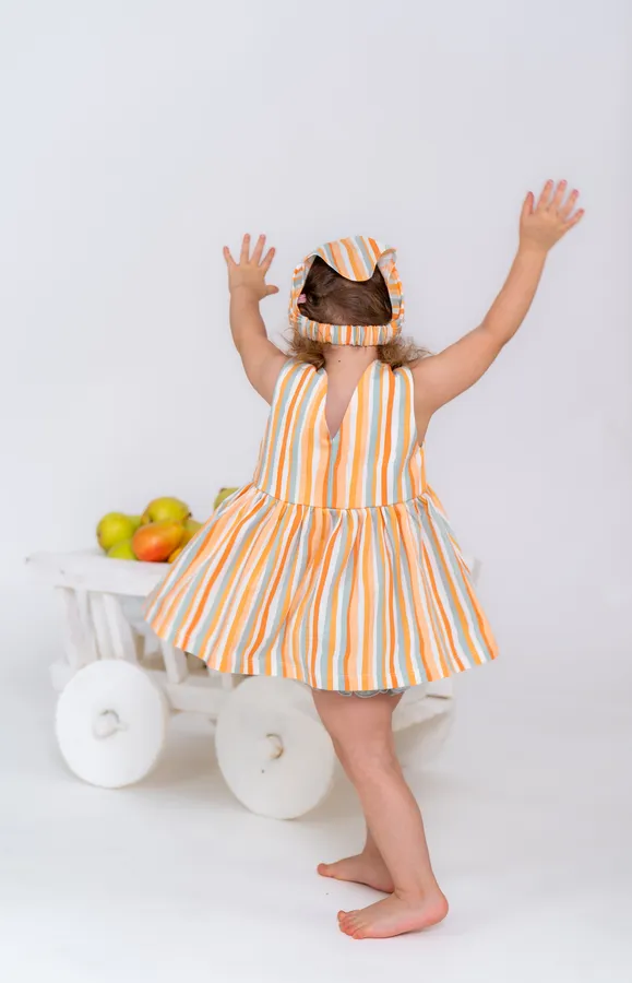 Комплект для девочки ( платье+трусики+ косынка)