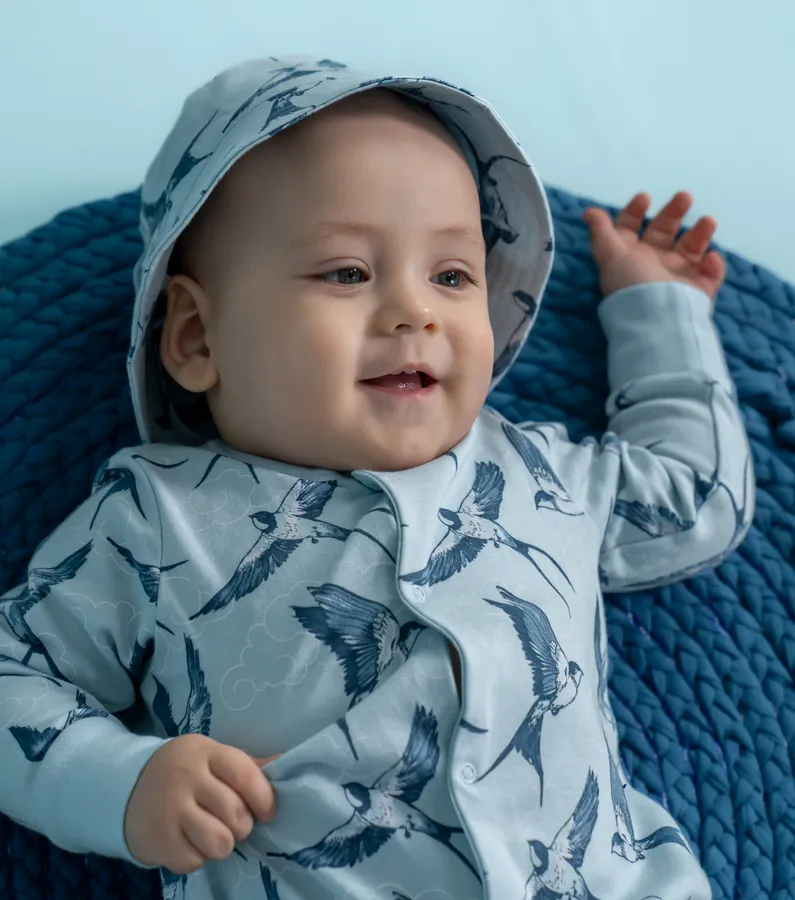 Комбинезон и чепчик для детей