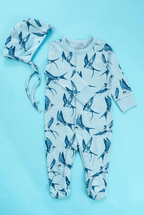 Комбинезон и чепчик для детей